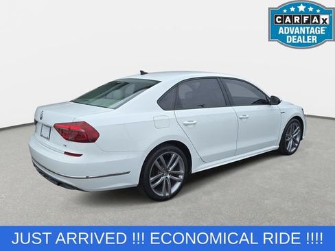 Used 2018 Volkswagen Passat 2.0T R-Line w/ R-Line Lighting Package FWD image 5