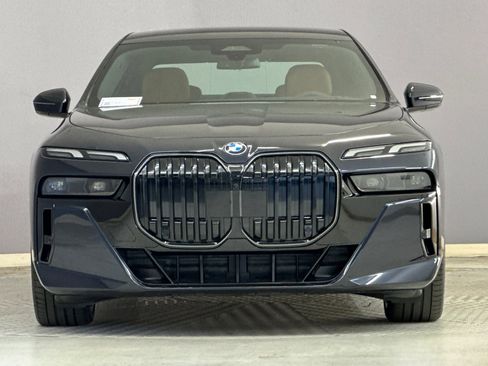 New 2026 BMW 740i w/ Premium Package image 5
