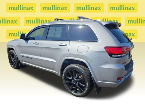 Used 2020 Jeep Grand Cherokee Altitude AWD/4WD image 11