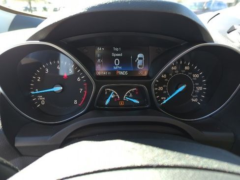 Used 2017 Ford Escape SE w/ Equipment Group 201A image 10