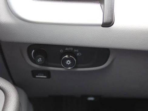 Used 2022 GMC Terrain SLE w/ Driver Convenience Package FWD image 24
