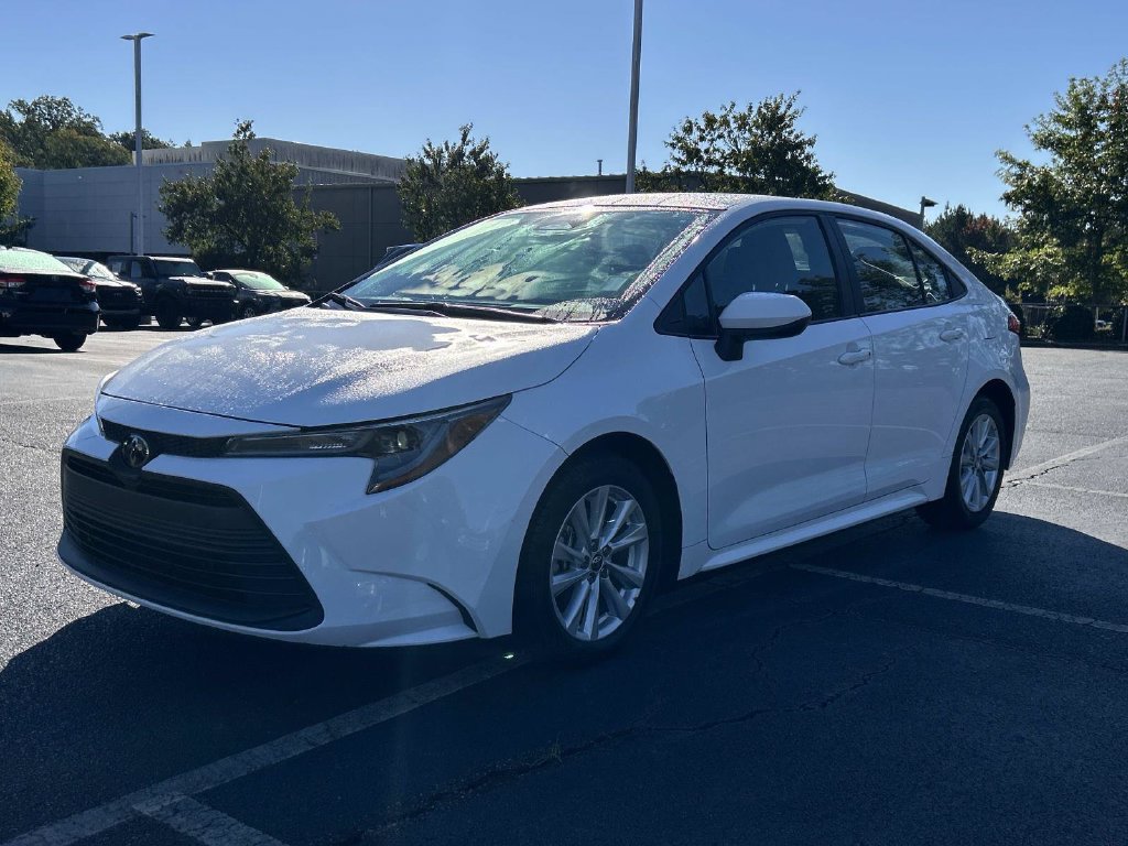 Used 2024 Toyota Corolla LE w/ LE Convenience Package FWD image 5
