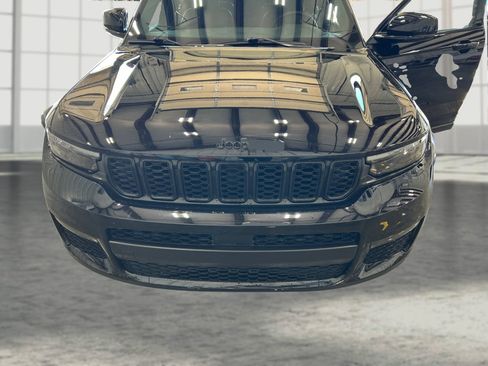 Used 2025 Jeep Grand Cherokee L Limited w/ Black Appearance Package AWD/4WD image 20