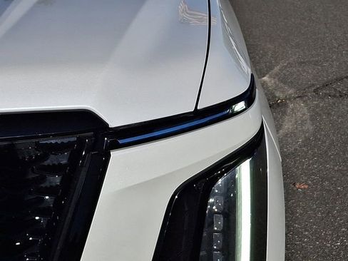 Used 2025 Cadillac Escalade Sport Platinum image 7