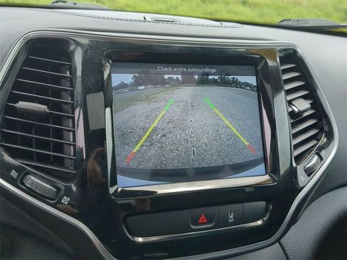 Used 2022 Jeep Cherokee Limited image 25