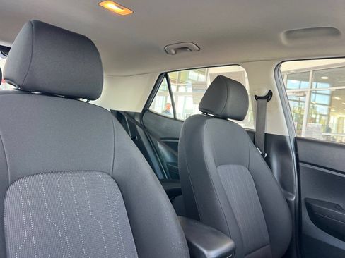 Used 2025 Hyundai Venue SE FWD image 14