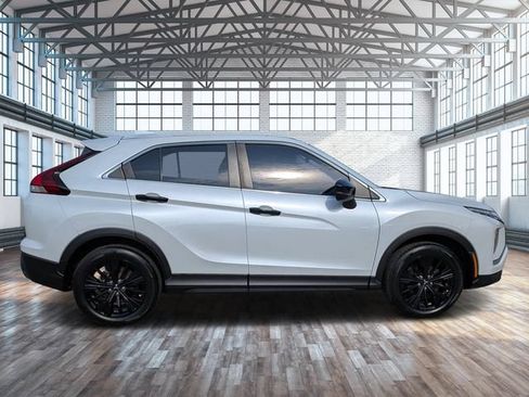 Used 2022 Mitsubishi Eclipse Cross LE FWD image 3