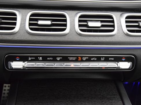 Used 2026 Mercedes-Benz GLS 450 4MATIC image 32