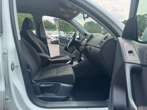 Used 2014 Volkswagen Tiguan S FWD image 9