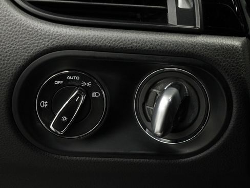 Certified 2021 Porsche Macan AWD/4WD image 33