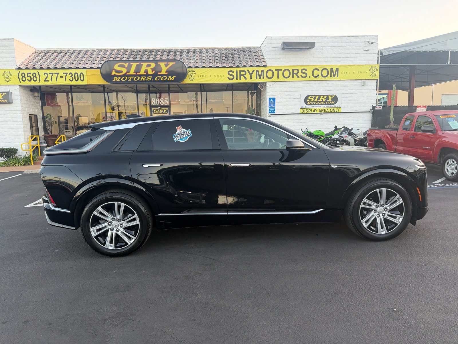 Used 2024 Cadillac Lyriq Tech AWD/4WD image 2