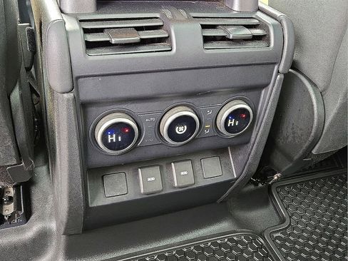 Used 2024 Land Rover Defender 110 X-Dynamic SE image 16
