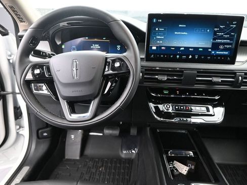 New 2026 Lincoln Corsair Premiere image 12