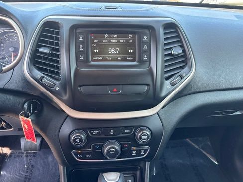 Used 2016 Jeep Cherokee Sport w/ Cold Weather Group AWD/4WD image 13