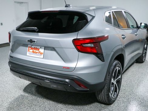 Used 2024 Chevrolet Trax RS w/ Sunroof Package FWD image 7