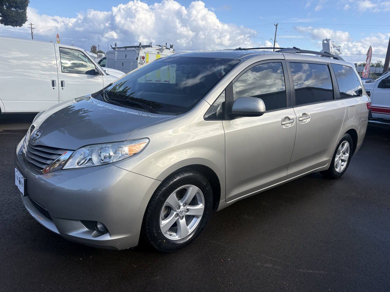 Used 2015 Toyota Sienna LE FWD image 1