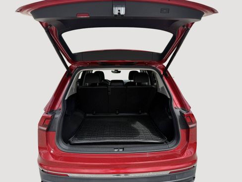 Used 2022 Volkswagen Tiguan SE w/ Panoramic Sunroof Package AWD/4WD image 10