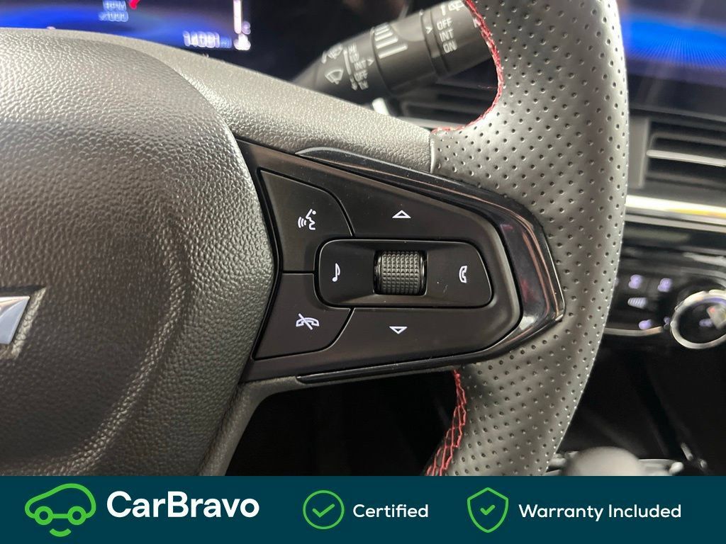 Used 2025 Chevrolet Trax RS w/ Sunroof Package FWD image 24