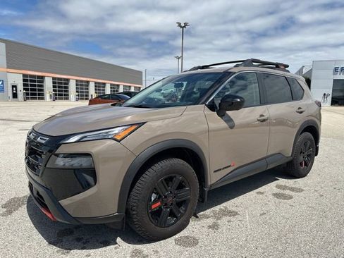 Used 2025 Nissan Rogue SV AWD/4WD image 7