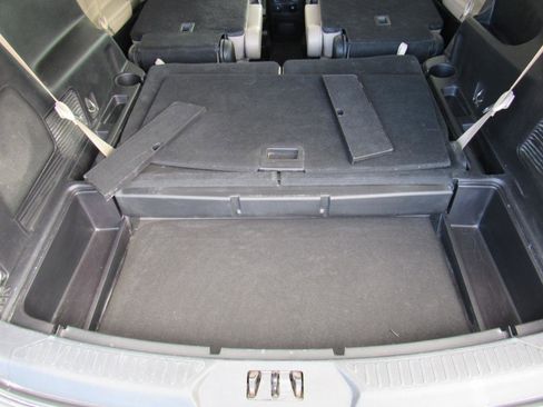 Used 2022 Ford Explorer Limited w/ Equipment Group 301A AWD/4WD image 34