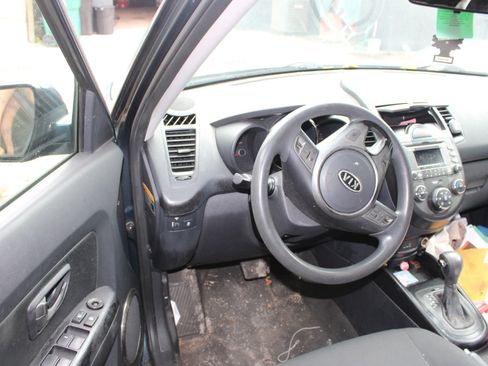 Used 2011 Kia Soul + FWD image 3