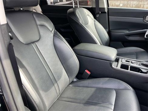 Used 2024 Kia Sorento S image 25