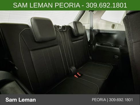 Used 2023 Volkswagen Tiguan SE image 25