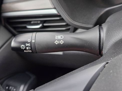 Used 2025 Nissan Altima 2.5 SV FWD image 18