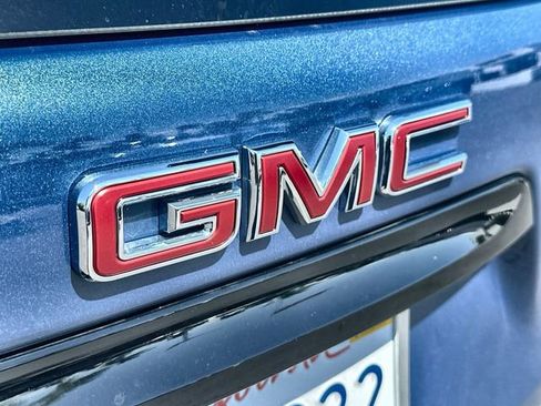 Used 2024 GMC Terrain SLT w/ Infotainment Package II image 33