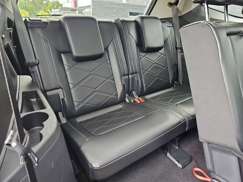 Used 2024 Volkswagen Atlas SE FWD image 16