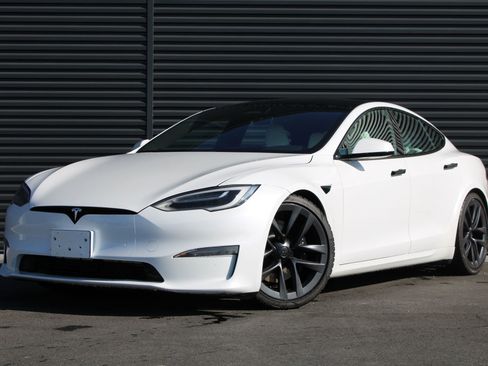 Used 2021 Tesla Model S Plaid image 1