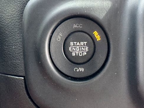 Used 2018 Jeep Wrangler Unlimited Sahara AWD/4WD image 28