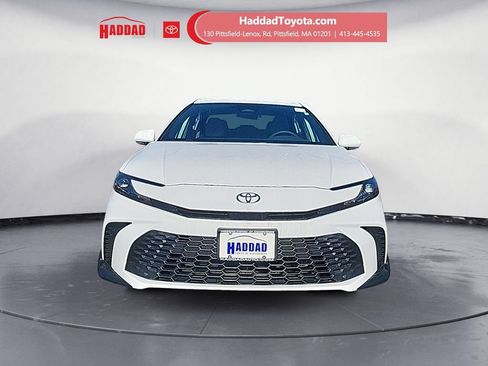 Used 2025 Toyota Camry SE AWD/4WD image 9