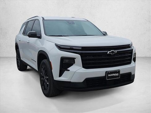 New 2026 Chevrolet Traverse LT image 3