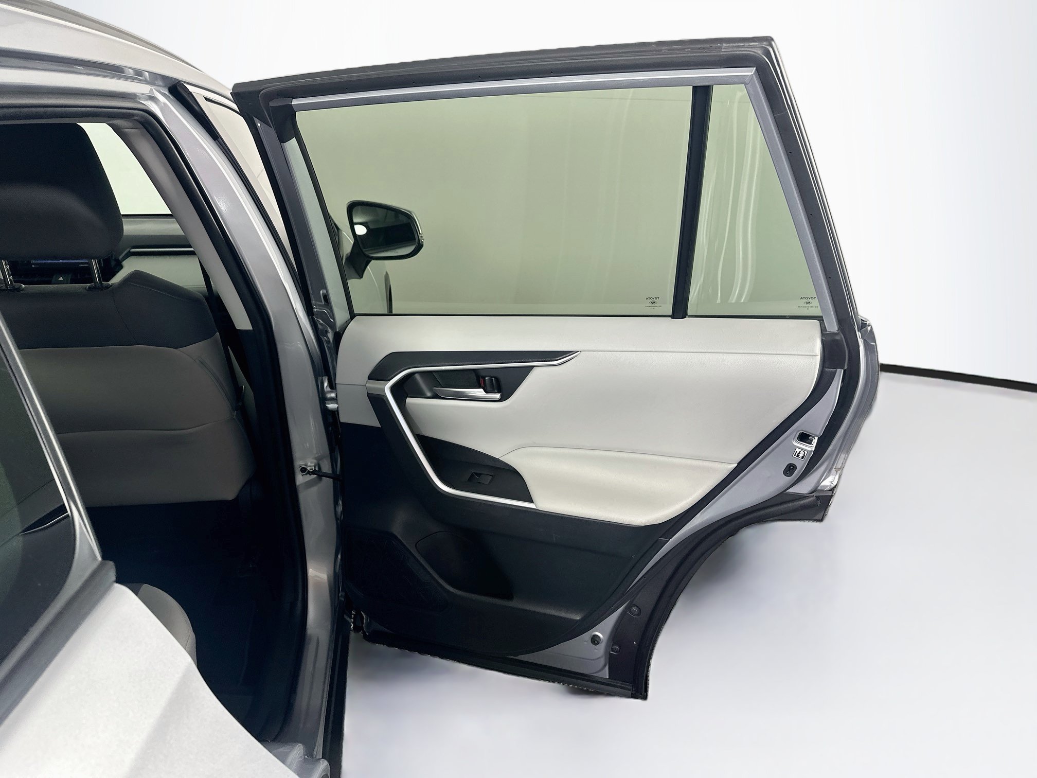 Used 2020 Toyota RAV4 XLE FWD image 31