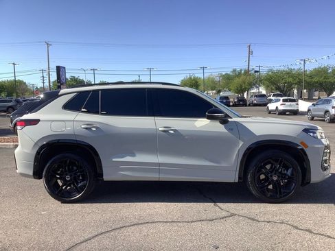 Used 2025 Volkswagen Tiguan SE R-Line AWD/4WD image 24
