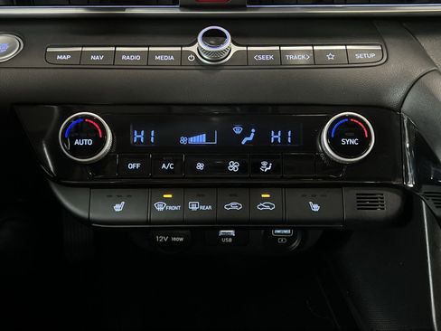 Used 2023 Hyundai Elantra Limited w/ Cargo Package image 21