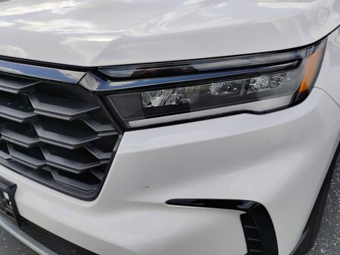 Used 2025 Honda Pilot EX-L image 9