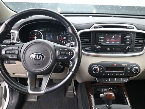Used 2016 Kia Sorento EX image 19