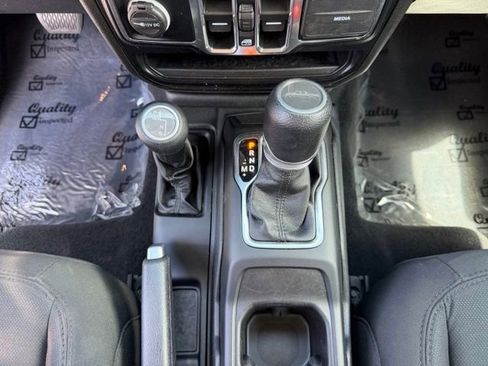 Used 2021 Jeep Gladiator Sport AWD/4WD image 18