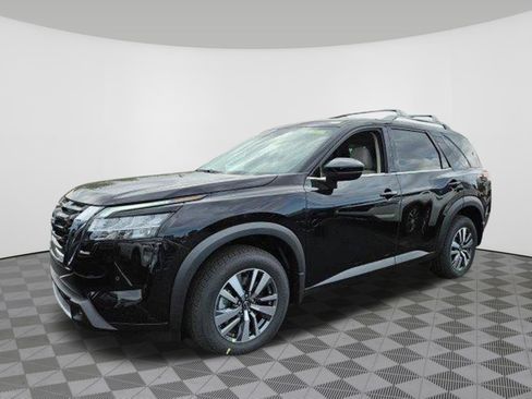 Used 2025 Nissan Pathfinder SL AWD/4WD image 14