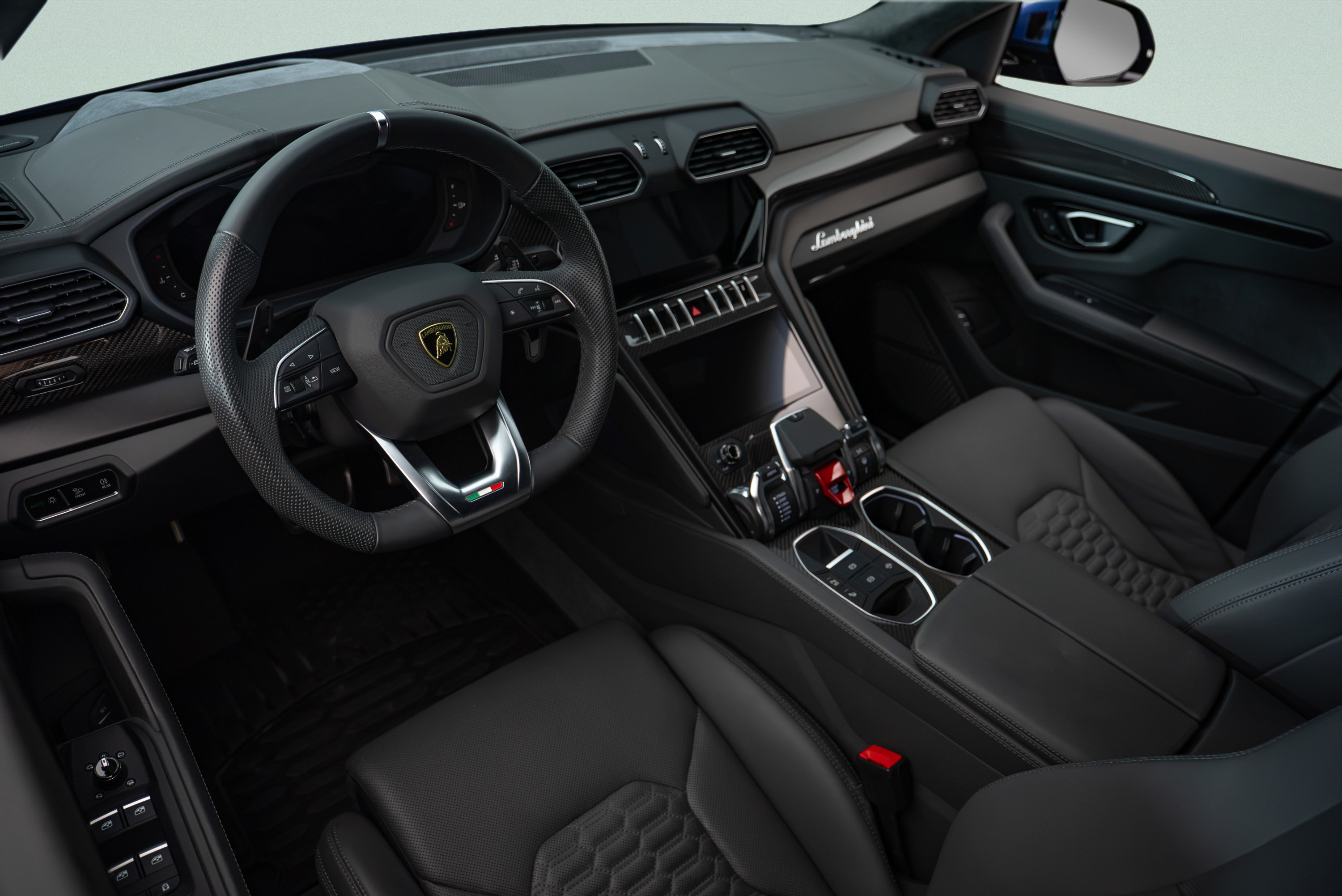 Used 2024 Lamborghini Urus S AWD/4WD image 7