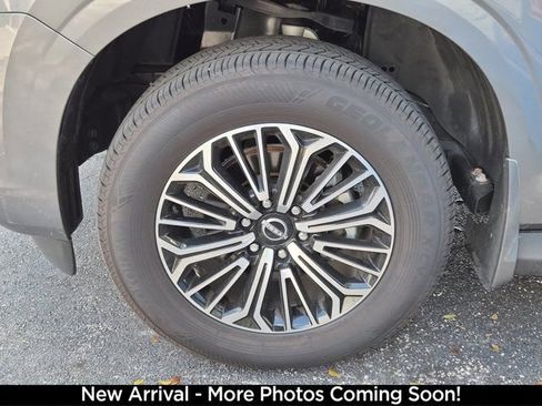 Used 2025 Nissan Armada SL image 4