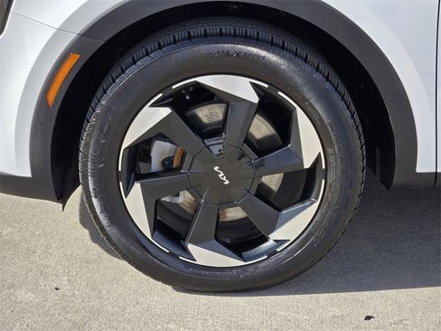 Certified 2025 Kia Sorento EX w/ EX Panoramic Sunroof Package image 17