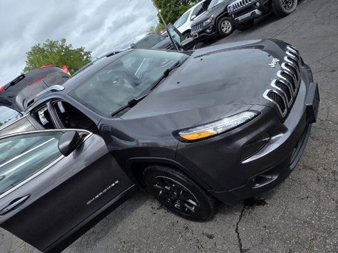 Used 2018 Jeep Cherokee Latitude Plus w/ Cold Weather Group image 16