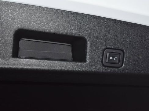 Used 2024 GMC Acadia Elevation image 32