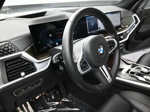 Used 2025 BMW X7 M60i AWD/4WD image 18