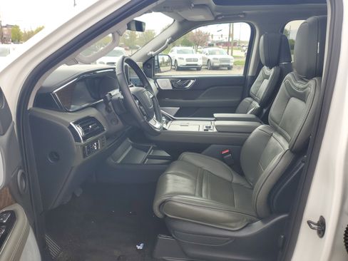 Certified 2024 Lincoln Navigator Black Label AWD/4WD image 12