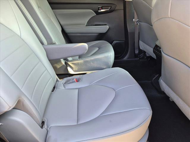 Certified 2022 Toyota Highlander XLE FWD image 19