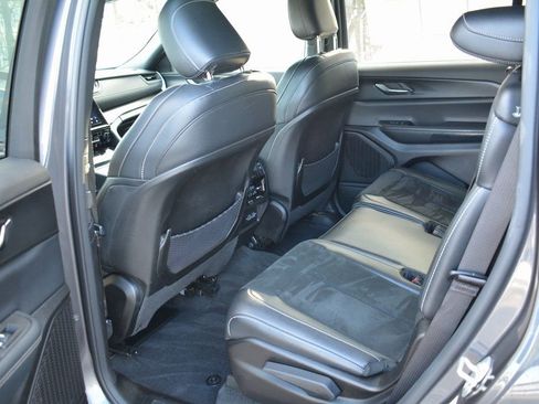 Used 2024 Jeep Grand Cherokee L Altitude image 22